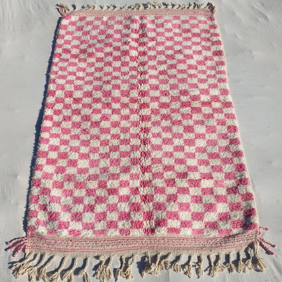 Dama | Pink Checkered Beni Ourain 5x8 Moroccan Rug | 5'58x8'43 Ft | 170x257 cm - OunizZ