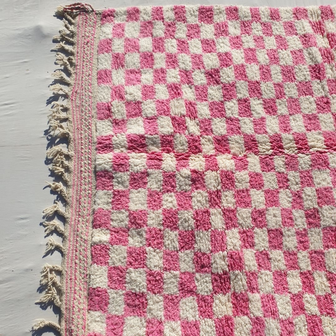 Dama | Pink Checkered Beni Ourain 5x8 Moroccan Rug | 5'58x8'43 Ft | 170x257 cm - OunizZ