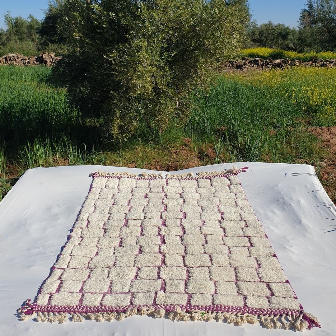 GOUTA Moroccan Rug Beni Ouarain White and Pink | 9'51x6'46 Ft | 290x197 cm | 100% wool handmade - OunizZ