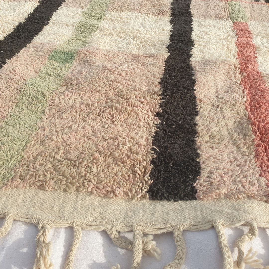 Hmana - Handmade Boujad Rug 9x13 ft – Pastel Pink Beige Black Abstract Geometric Moroccan Wool Carpet | 9'6"x13'9" Ft | 290x421 cm - OunizZ