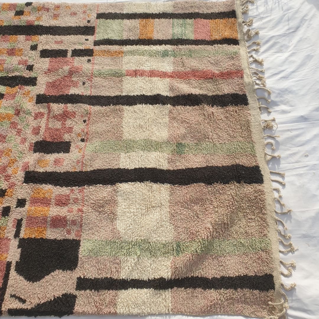 Hmana - Handmade Boujad Rug 9x13 ft – Pastel Pink Beige Black Abstract Geometric Moroccan Wool Carpet | 9'6"x13'9" Ft | 290x421 cm - OunizZ