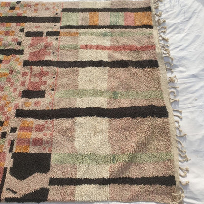 Hmana - Handmade Boujad Rug 9x13 ft – Pastel Pink Beige Black Abstract Geometric Moroccan Wool Carpet | 9'6"x13'9" Ft | 290x421 cm - OunizZ