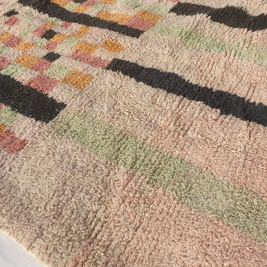 Hmana - Handmade Boujad Rug 9x13 ft – Pastel Pink Beige Black Abstract Geometric Moroccan Wool Carpet | 9'6"x13'9" Ft | 290x421 cm - OunizZ