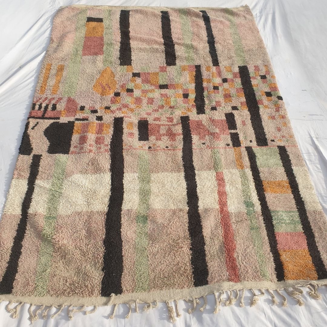 Hmana - Handmade Boujad Rug 9x13 ft – Pastel Pink Beige Black Abstract Geometric Moroccan Wool Carpet | 9'6"x13'9" Ft | 290x421 cm - OunizZ