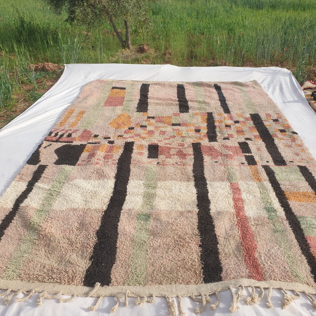 Hmana - Handmade Boujad Rug 9x13 ft – Pastel Pink Beige Black Abstract Geometric Moroccan Wool Carpet | 9'6"x13'9" Ft | 290x421 cm - OunizZ