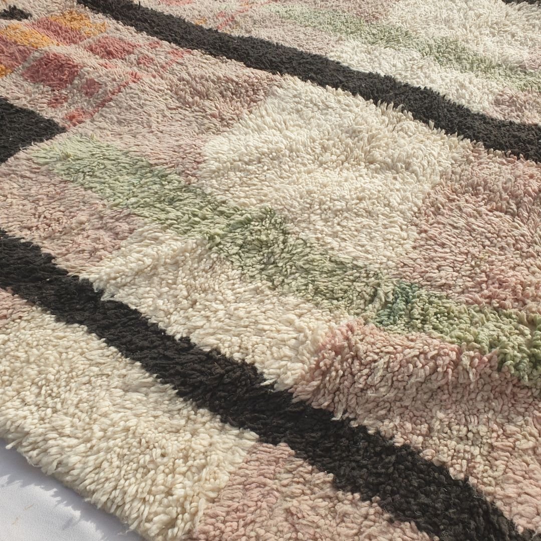 Hmana - Handmade Boujad Rug 9x13 ft – Pastel Pink Beige Black Abstract Geometric Moroccan Wool Carpet | 9'6"x13'9" Ft | 290x421 cm - OunizZ