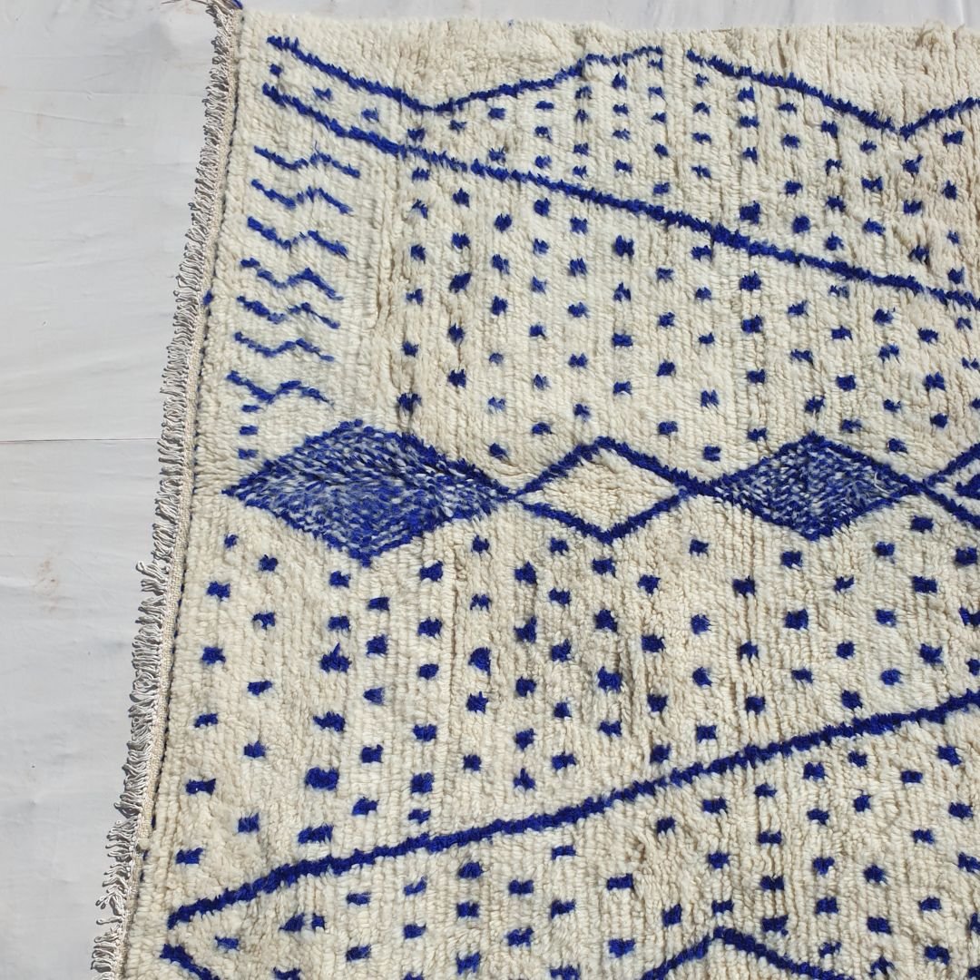 Nirjas - White & Blue Moroccan Rug Azilal | Authentic Handmade Berber Rug | 6'x10'17 ft | 183x310 cm - OunizZ