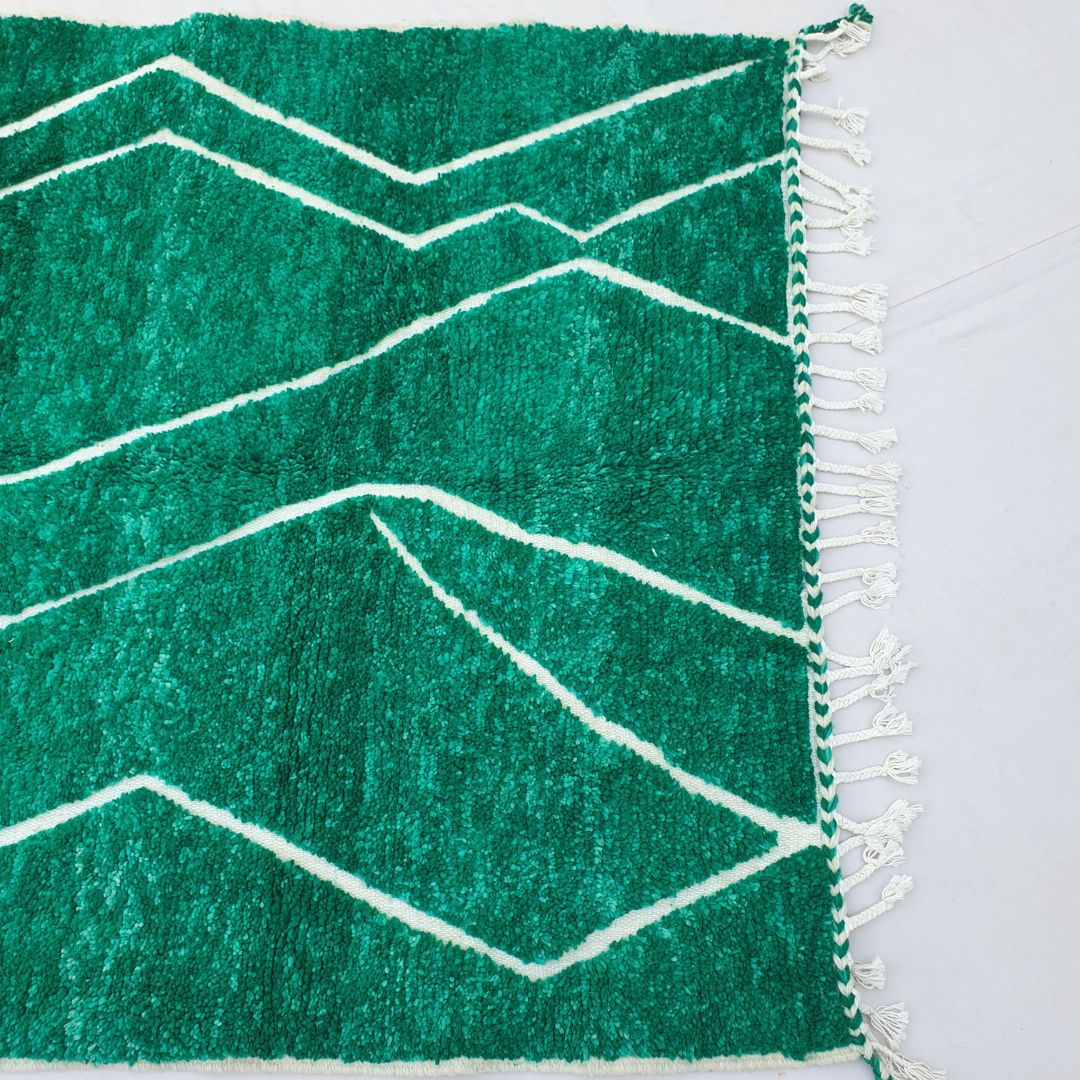 Sabila | Green Moroccan Rug 5x8 Soft Authentic Beni Ourain | 5'25x8'23 Ft | 160x251 cm - OunizZ