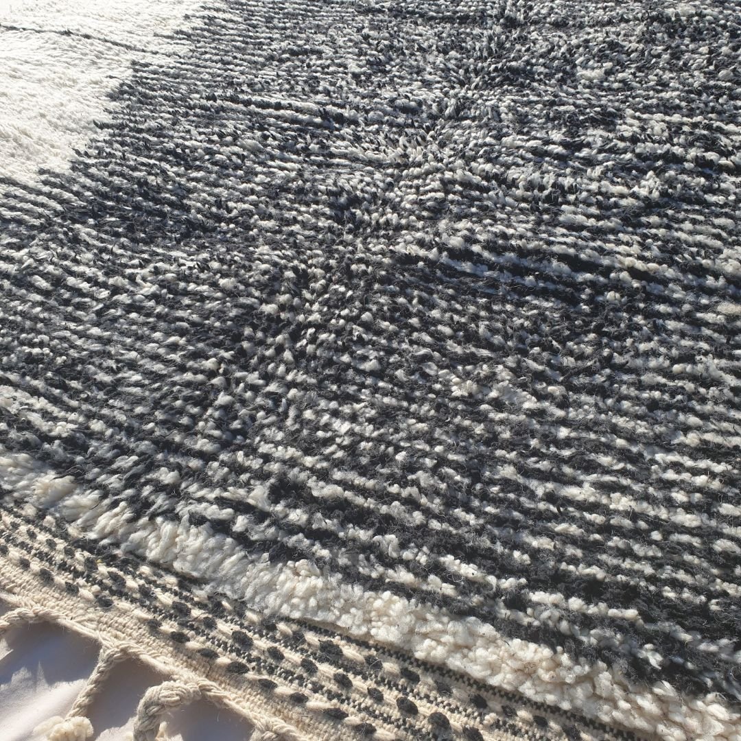 Tchara | Classic Black & White 6x10 Beni Ourain Rug - Plush Berber Wool Shag Carpet | 6'82x10'14 Ft | 208x309 cm - OunizZ