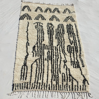 Tilia - Classic Black & White Moroccan Rug Azilal | Authentic Berber Design | 4'89x8'33 ft | 149x254 cm - OunizZ