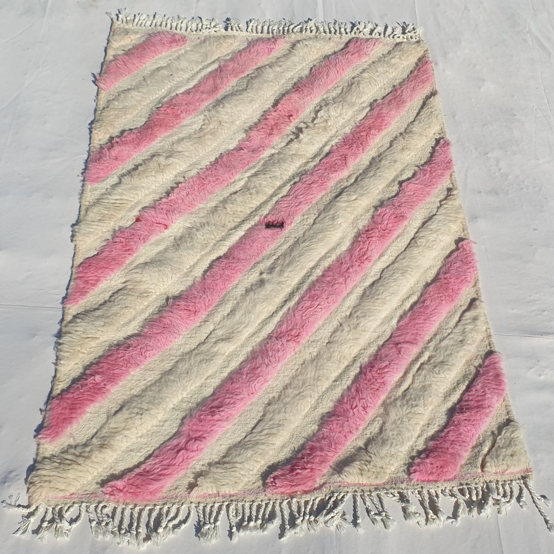 Tiwla | White & Pink Moroccan Rug 3x5 Beni Ourain Ultra Soft | 3'74x5'51 Ft | 114x168 cm - OunizZ