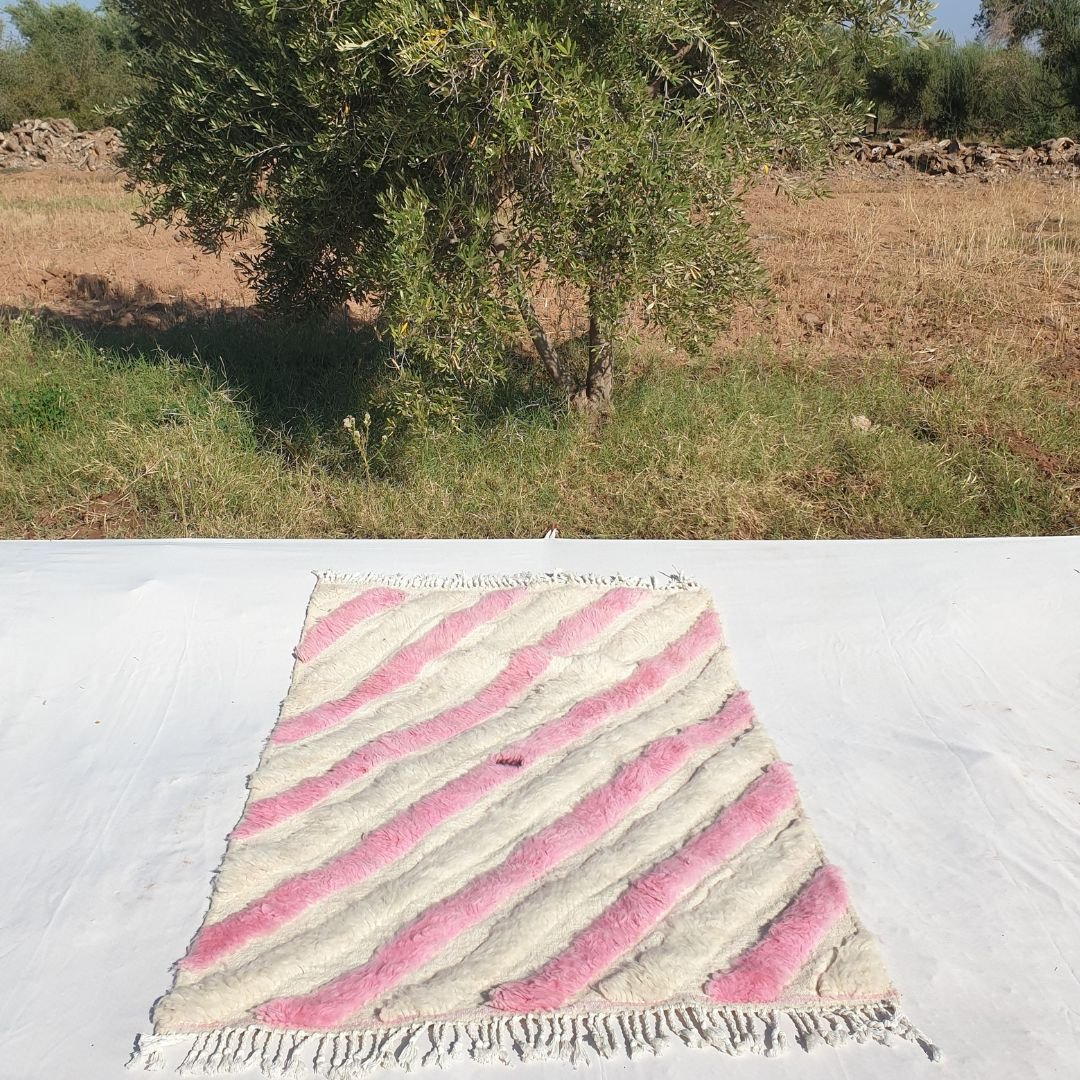 Tiwla | White & Pink Moroccan Rug 3x5 Beni Ourain Ultra Soft | 3'74x5'51 Ft | 114x168 cm - OunizZ