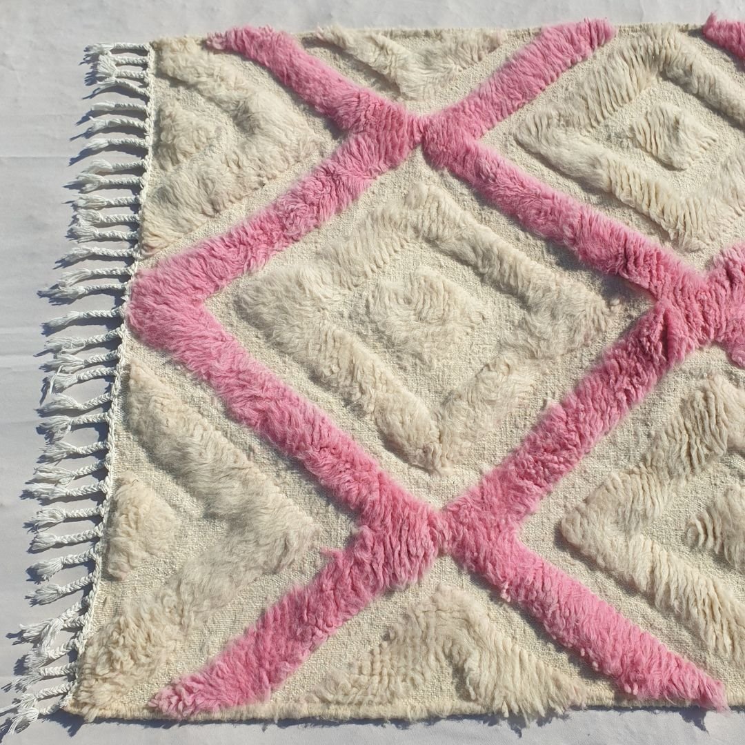 Tiwli | White & Pink Moroccan Rug 3x5 Beni Ourain Ultra Soft | 3'77x5'44 Ft | 115x166 cm - OunizZ