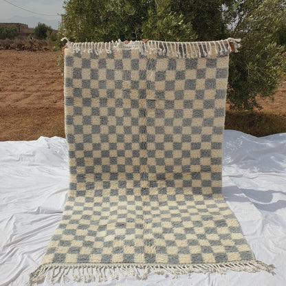 Checkered Rug Beni Ouarain Moroccan Carpet | 8'2x4'9 Ft | 2,50x1,50 m | DAMA | 100% wool handmade - OunizZ