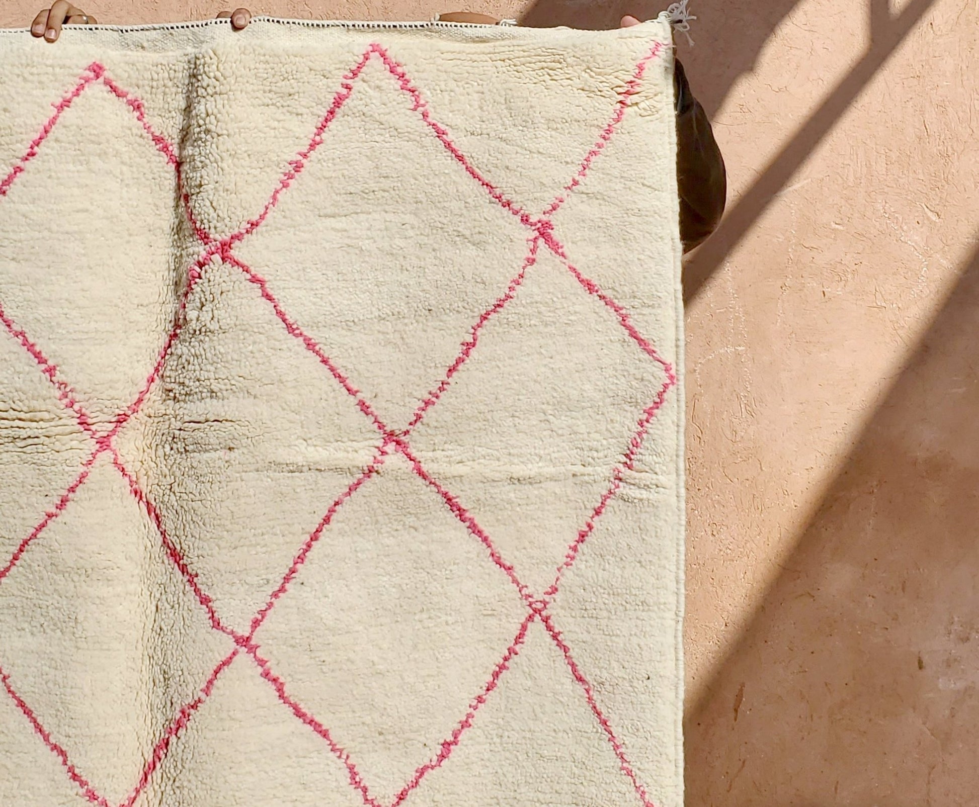 CHICHMA | BENI OUARAIN White & Pink Rug | 100% wool handmade in Morocco - OunizZ