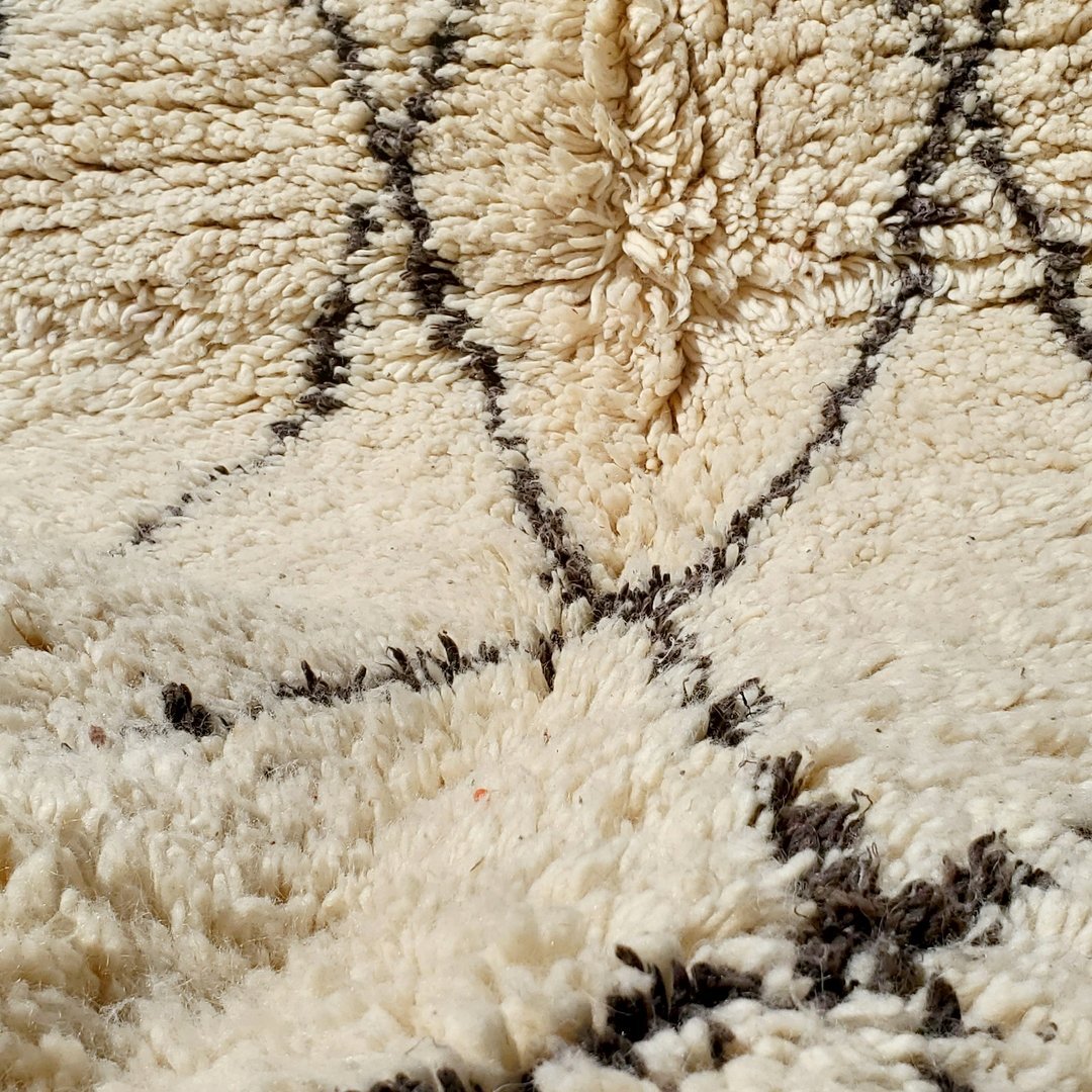 ININNA | BENI OUARAIN Black & White Rug | 100% wool handmade in Morocco - OunizZ