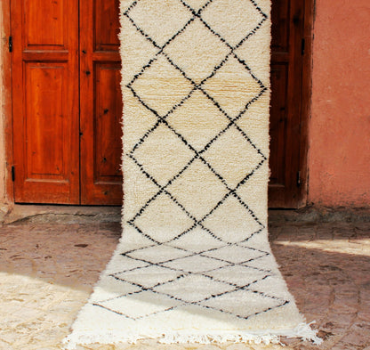 MAYA | BENI OUARAIN "Runner" Black & White Rug | 100% wool handmade in Morocco - OunizZ