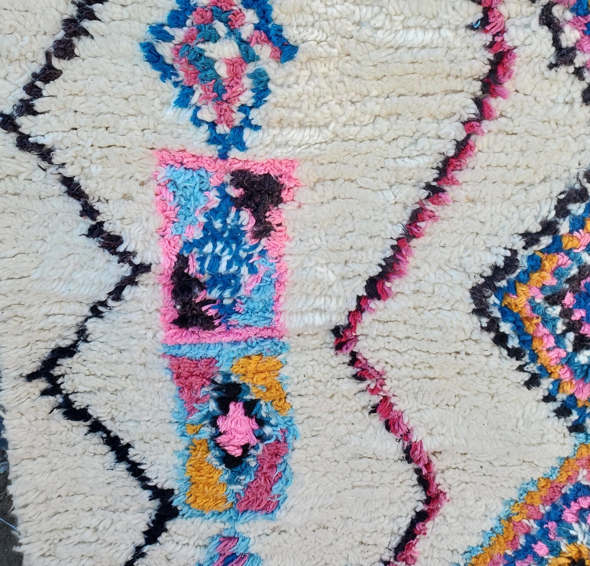 TAKFA | Azilal Rug | 100% wool handmade in Morocco - OunizZ