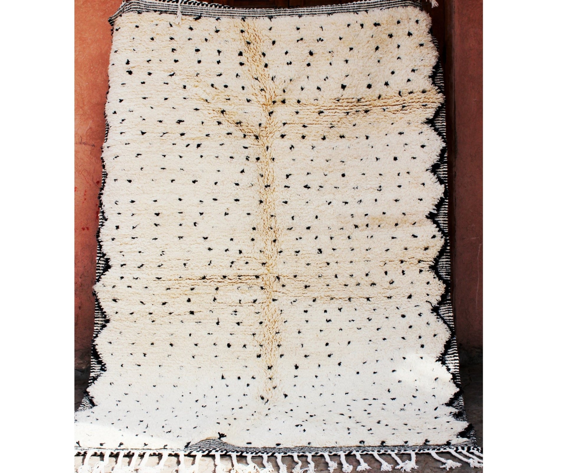 TIFAWIN | BENI OUARAIN White & Black Rug | 100% wool handmade in Morocco - OunizZ